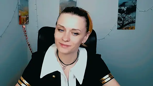 Snapshot of PeppyMia chatting on 04.21.26 PeppyMia online show from 04.21.26
