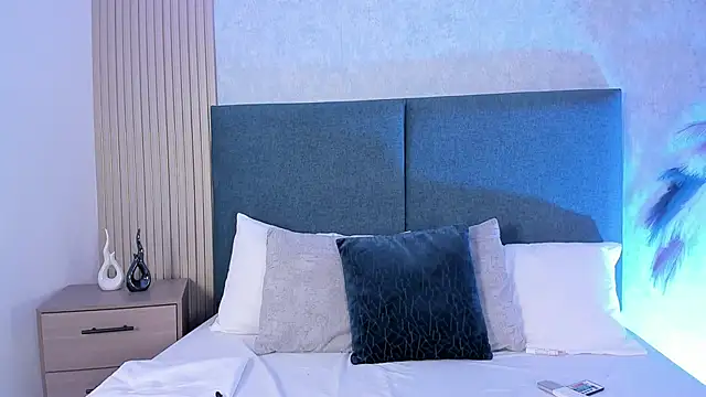 Laura Ivy online show from 02.12.26