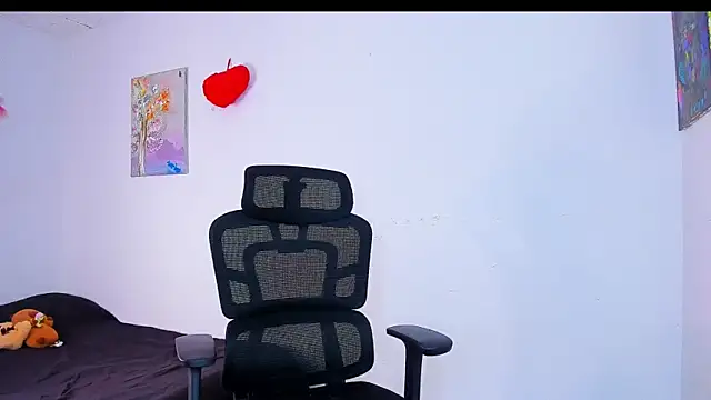 Laura Ivy online show from 06.24.26