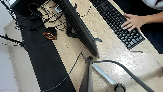 Snapshot of Tatihot69 chatting on 11.24.25 Tatihot69 online show from 11.24.25