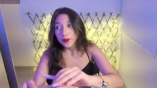 Snapshot of genet_ chatting on 10.08.25 genet online show from 10.08.25