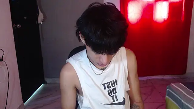 Snapshot of sung_yol chatting on 10.08.25 sung yol online show from 10.08.25