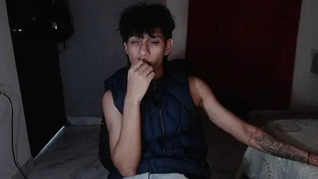 Snapshot of sung_yol chatting on 10.13.25 sung yol online show from 10.13.25