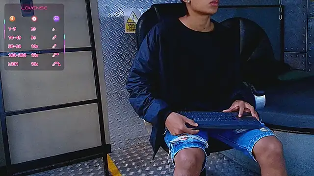 AlanCutee online show from 10.06.25