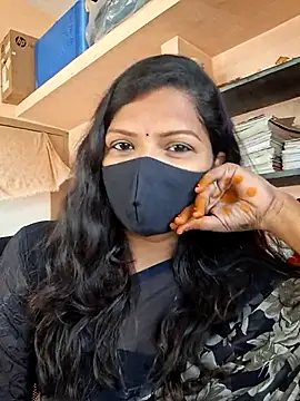 Snapshot of Tamil_Dharani chatting on 02.19.26 Tamil Dharani online show from 02.19.26