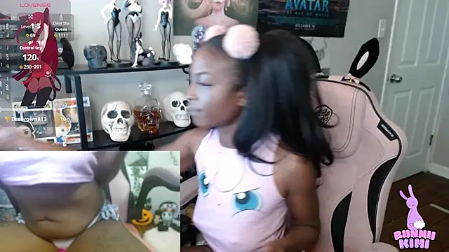 Snapshot of bunniikimi chatting on 09.13.25 bunniikimi online show from 09.13.25