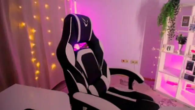 Snapshot of BagiraBella chatting on 11.03.25 BagiraBella online show from 11.03.25