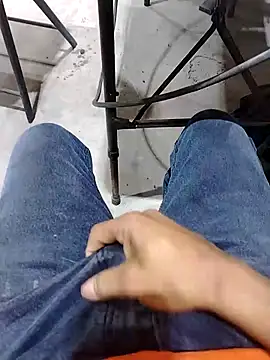 Snapshot of Alaver2587 chatting on 02.18.26 Alaver2587 online show from 02.18.26