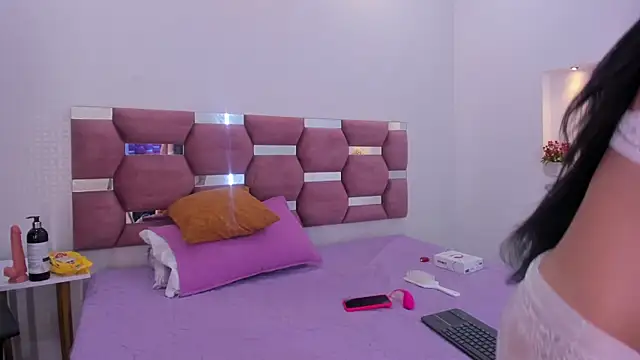 Snapshot of MelannyCollins__ chatting on 10.07.25 MelannyCollins online show from 10.07.25