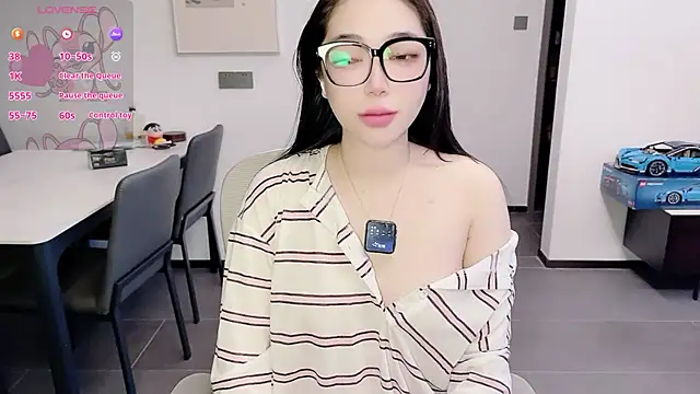 Snapshot of Scarlett-bb chatting on 11.05.25 Scarlett-bb online show from 11.05.25