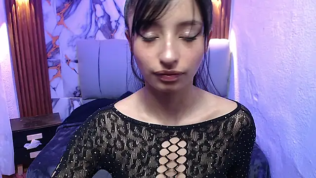 Snapshot of alaia_blue chatting on 10.04.25 alaia blue online show from 10.04.25