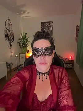 Nadja Noir online show from 12.03.25