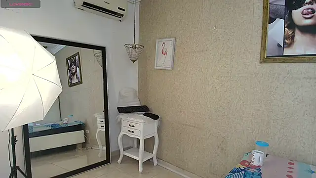 Miladiosa online show from 10.27.25