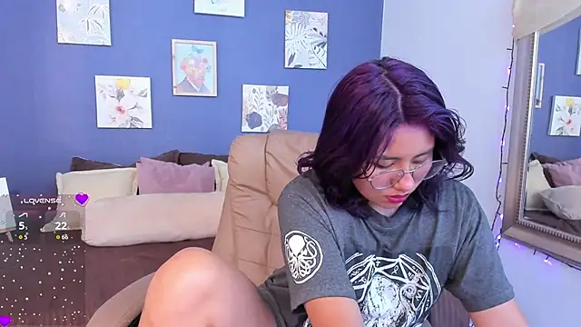 Snapshot of Nova_allen chatting on 11.11.25 Nova allen online show from 11.11.25