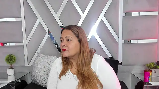 Snapshot of MonzerratBoyer chatting on 03.12.26 MonzerratBoyer online show from 03.12.26