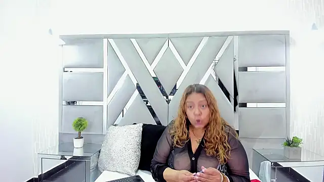 Snapshot of MonzerratBoyer chatting on 03.18.26 MonzerratBoyer online show from 03.18.26