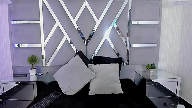 Snapshot of MonzerratBoyer chatting on 04.06.26 MonzerratBoyer online show from 04.06.26