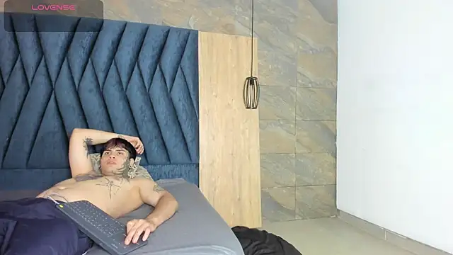 Mollyxketa1  online show from 11.26.25