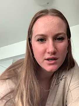 Snapshot of myasecrets chatting on 11.10.25 myasecrets online show from 11.10.25