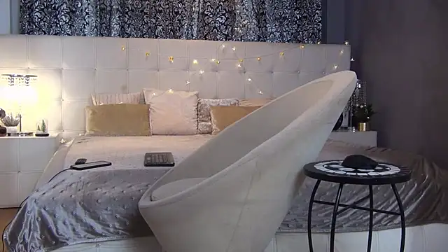 LadyValeriaXO online show from 12.20.25