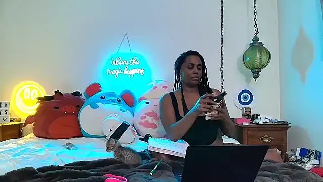 Snapshot of GigiMcFee chatting on 09.12.25 GigiMcFee online show from 09.12.25