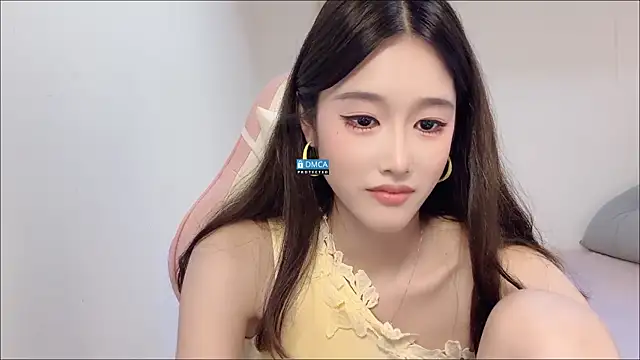 Snapshot of R_R6 chatting on 09.14.25 R R6 online show from 09.14.25