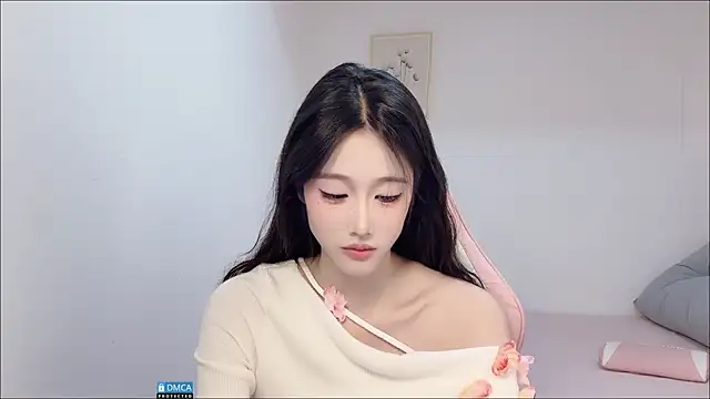 Snapshot of R_R6 chatting on 10.06.25 R R6 online show from 10.06.25