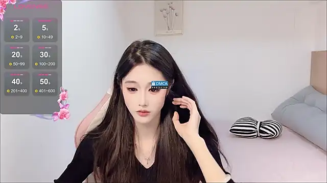 Snapshot of R_R6 chatting on 11.03.25 R R6 online show from 11.03.25