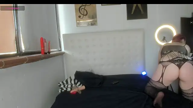 Roxannelorence  online show from 11.13.25