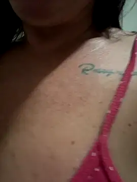 Snapshot of MaluLemos chatting on 10.04.25 MaluLemos online show from 10.04.25