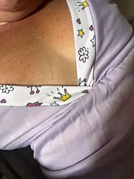 Snapshot of MaluLemos chatting on 10.09.25 MaluLemos online show from 10.09.25