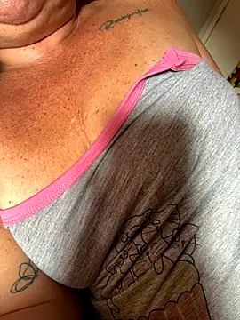 Snapshot of MaluLemos chatting on 10.11.25 MaluLemos online show from 10.11.25