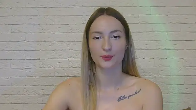 Snapshot of Alice_Sweet_01 chatting on 11.18.25 Alice Sweet 01 online show from 11.18.25
