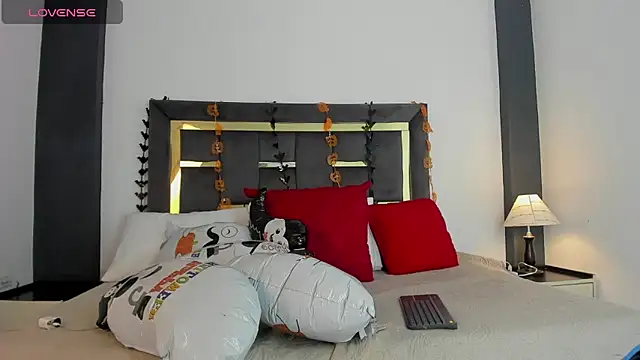 ScarlettVell online show from 10.24.25