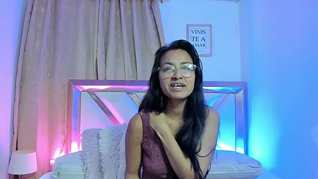 Snapshot of bravepetunia chatting on 10.02.25 bravepetunia online show from 10.02.25
