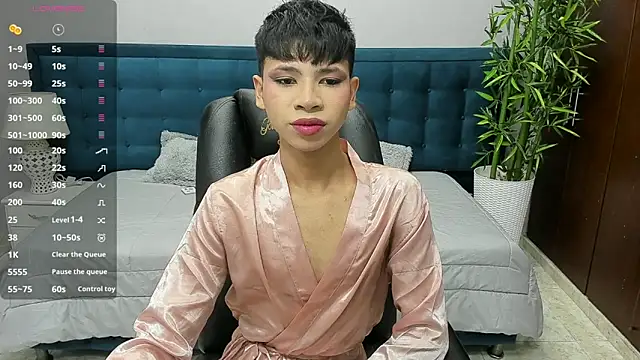 Snapshot of dilan_911 chatting on 10.14.25 dilan 911 online show from 10.14.25