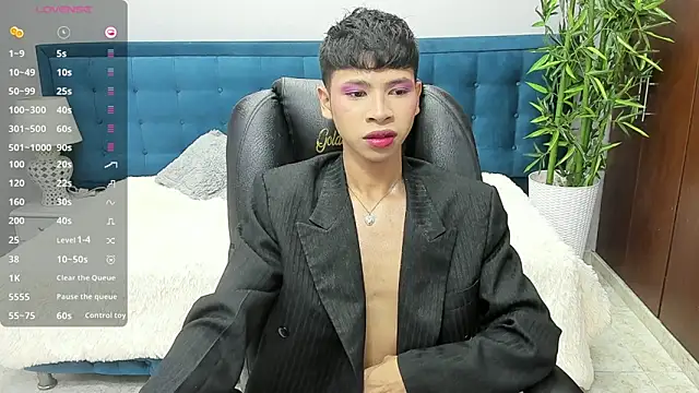 Snapshot of dilan_911 chatting on 10.17.25 dilan 911 online show from 10.17.25