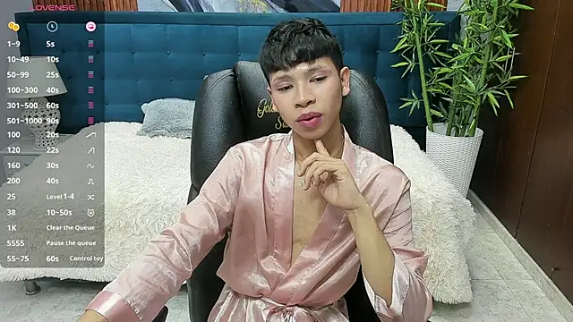 Snapshot of dilan_911 chatting on 10.21.25 dilan 911 online show from 10.21.25