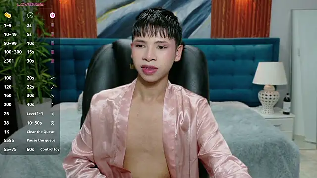 Snapshot of dilan_911 chatting on 11.13.25 dilan 911 online show from 11.13.25