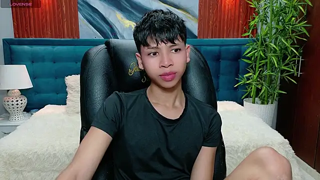 Snapshot of dilan_911 chatting on 12.15.25 dilan 911 online show from 12.15.25