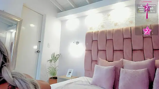 aishathornee online show from 09.24.25