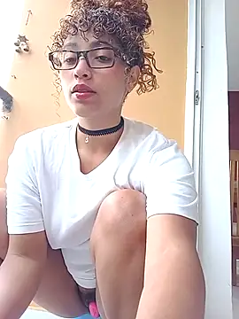 Vikyvoyeur online show from 11.21.25