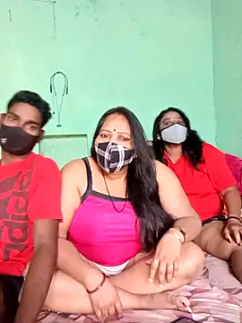 LoveOnStream online show from 10.31.25