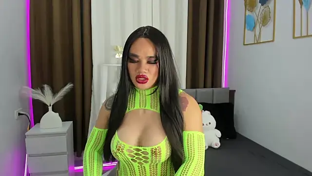 Snapshot of Malia_Nicole chatting on 09.23.25 Malia Nicole online show from 09.23.25