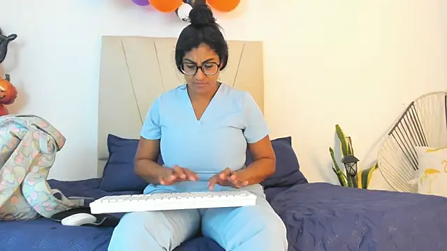 Snapshot of _Miaa_khalifa_ chatting on 10.14.25  Miaa khalifa  online show from 10.14.25