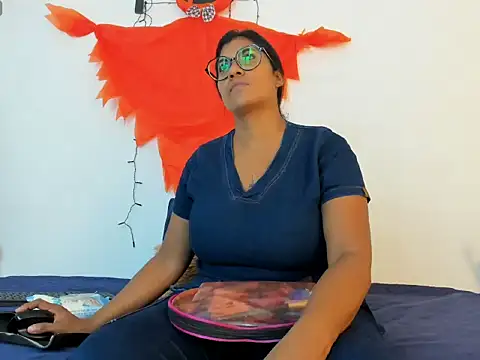 Snapshot of _Miaa_khalifa_ chatting on 10.20.25  Miaa khalifa  online show from 10.20.25
