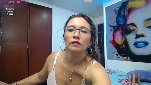 Snapshot of noelia_milf19 chatting on 02.27.26 noelia milf19 online show from 02.27.26