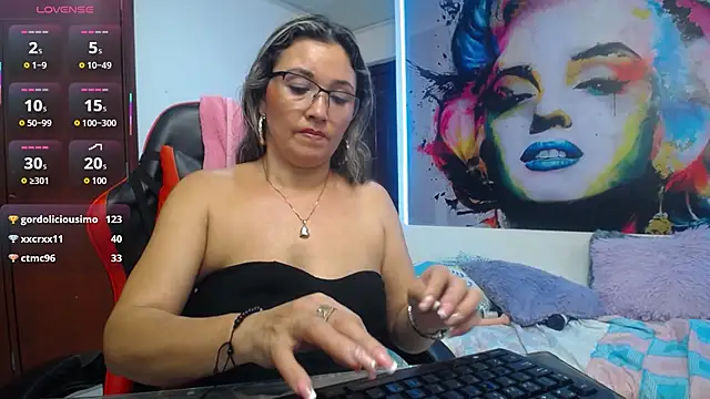 Snapshot of noelia_milf19 chatting on 03.01.26 noelia milf19 online show from 03.01.26