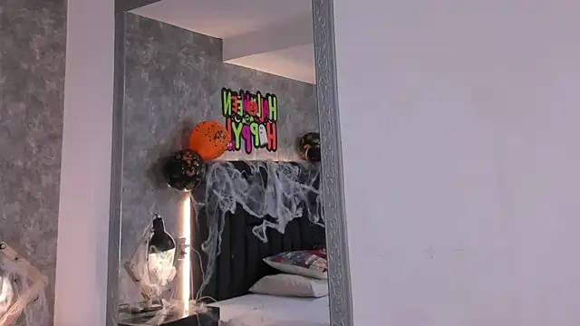 crystaldarliing online show from 10.15.25