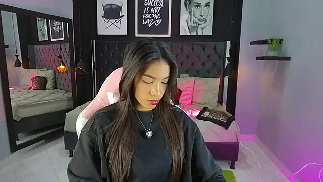 kitty collins  online show from 10.28.25